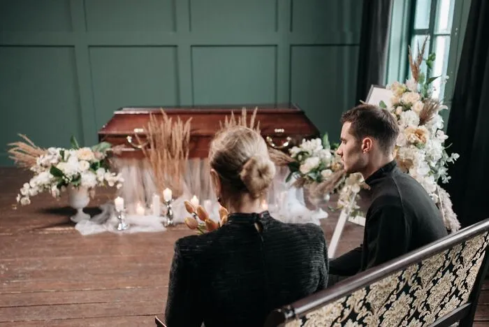 30 Funeral Moments That Became Unforgettable For All The Wrong Reasons