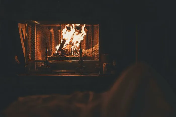 50 Home Professionals Share The Quiet Red Flags They Notice Inside People’s Homes