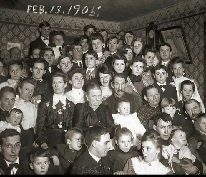 Retrato familiar tomado hace 120 años, 1905