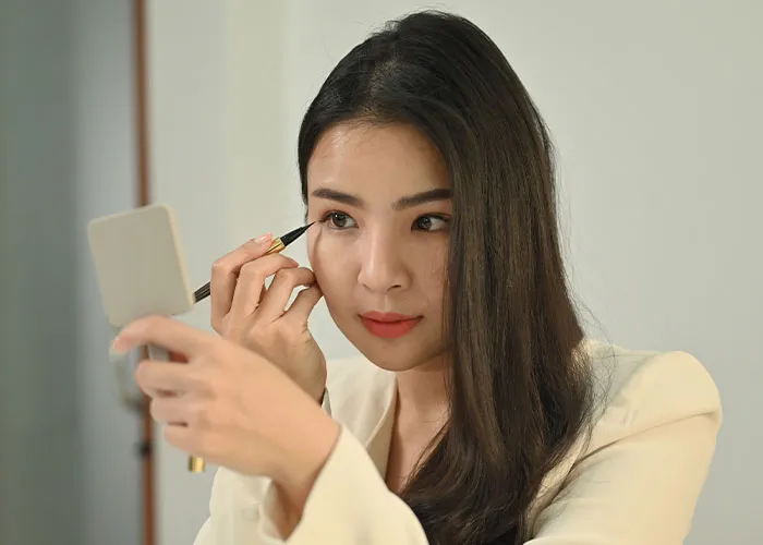 Women Online Roast Men Who Say They Prefer The “No Makeup Look,” Here Are The 51 Best Posts