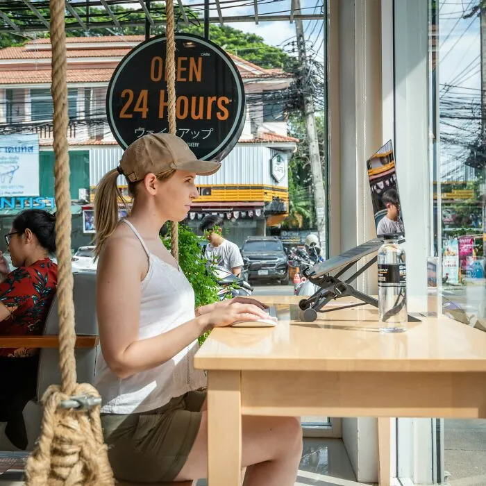50 Digital Nomads Uncover The Not-So-Glamorous Side Of Their Lifestyle