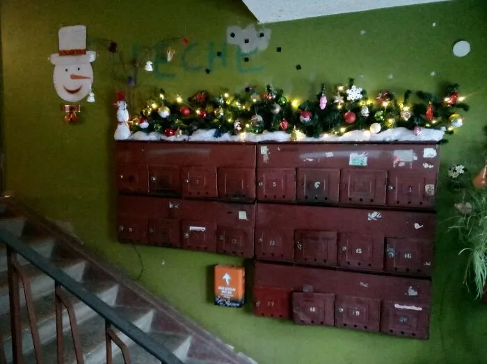 “True Slavic Minimalism”: 50 Pics Showcasing The Best And Worst Soviet Apartment Building Decor
