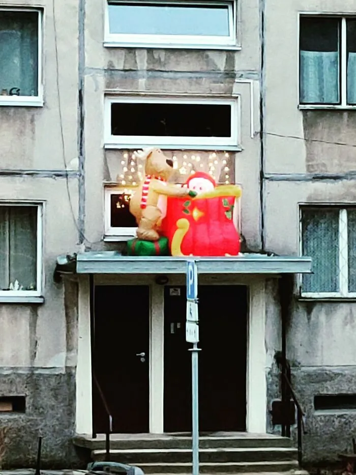 “True Slavic Minimalism”: 50 Pics Showcasing The Best And Worst Soviet Apartment Building Decor