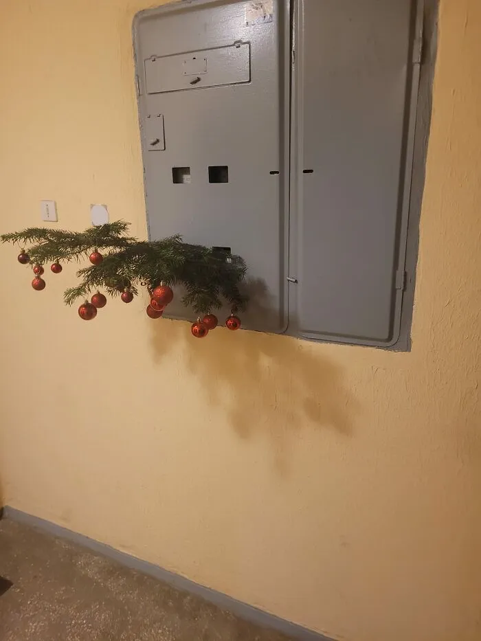 “True Slavic Minimalism”: 50 Pics Showcasing The Best And Worst Soviet Apartment Building Decor
