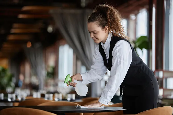 “I’m His Wife. Who Are You?”: 37 Super Awkward Moments When Servers Came To The Table