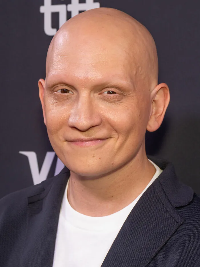 Actor Anthony Carrigan, 43
