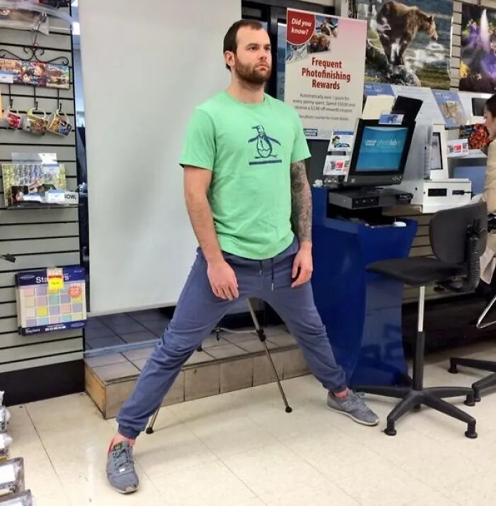 Apparently, This Is How You Have To Stand When You're Too Tall For Passport Pics