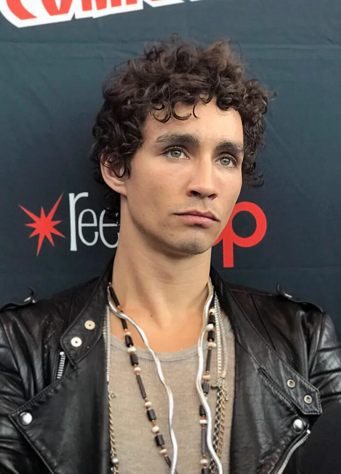 Actor Robert Sheehan, 38