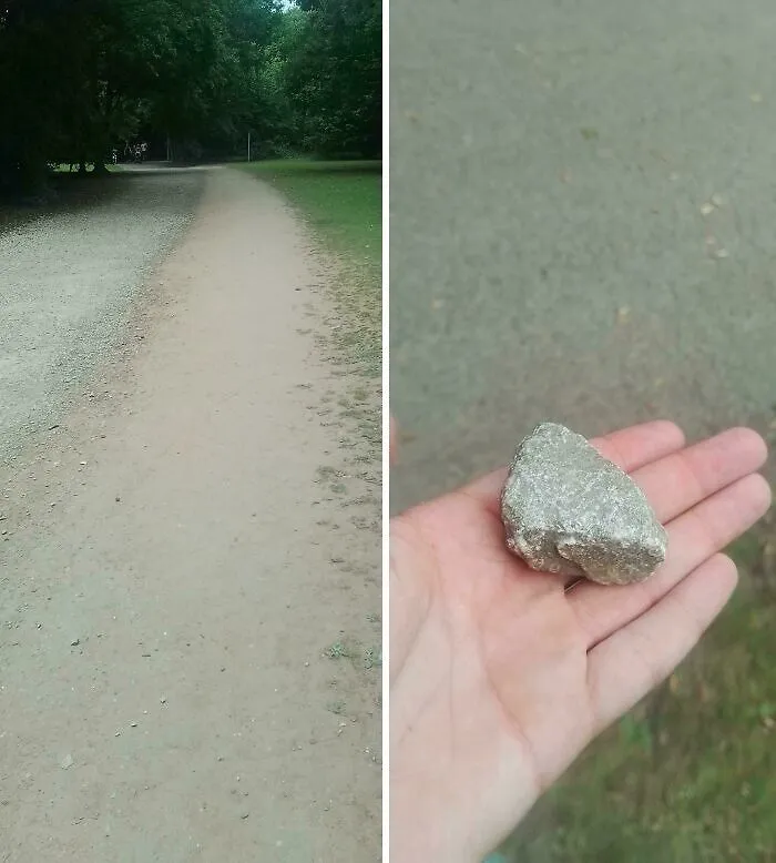 La gente va por el cesped porque la gravilla que han usado es muy gruesa e incómoda