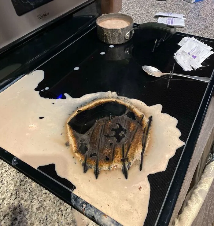 Estufa con exploción de leche quemada, uno de los errores tontos de esposas y novias que causan comedia inesperada.