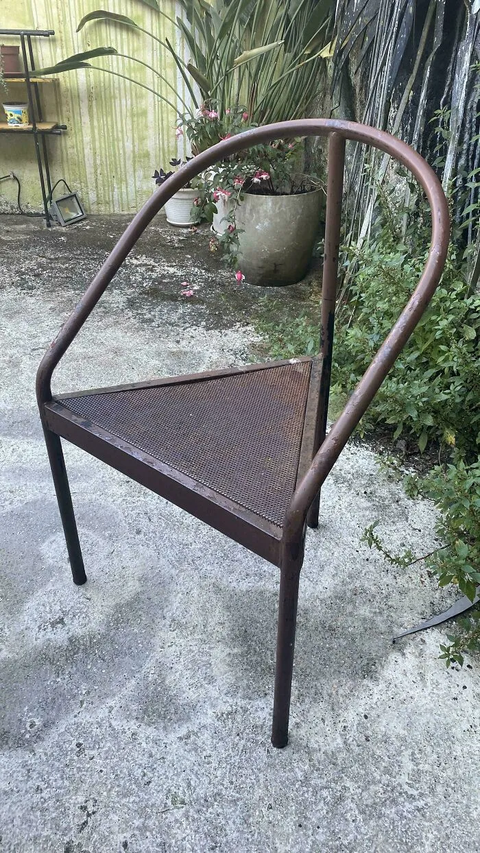 He estado atrapado sentado en esta horrible silla toda la tarde