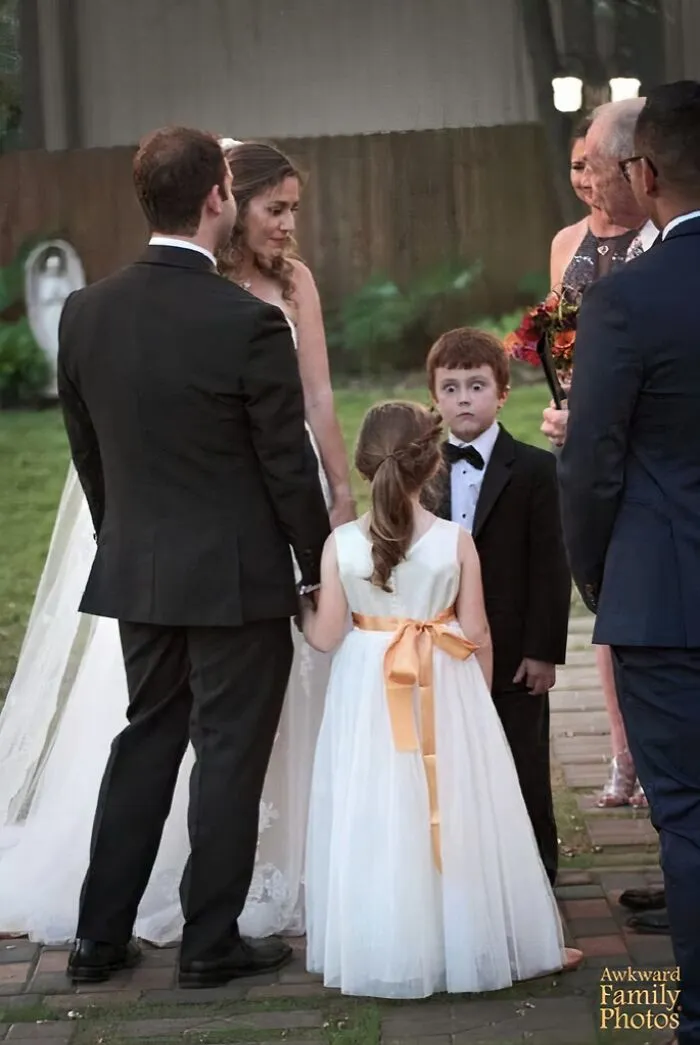 Durante nuestros votos matrimoniales, mientras mi esposo prometía amar a mis hijos como si fueran suyos, mis hijos se susurraban y gritaban todo el tiempo.