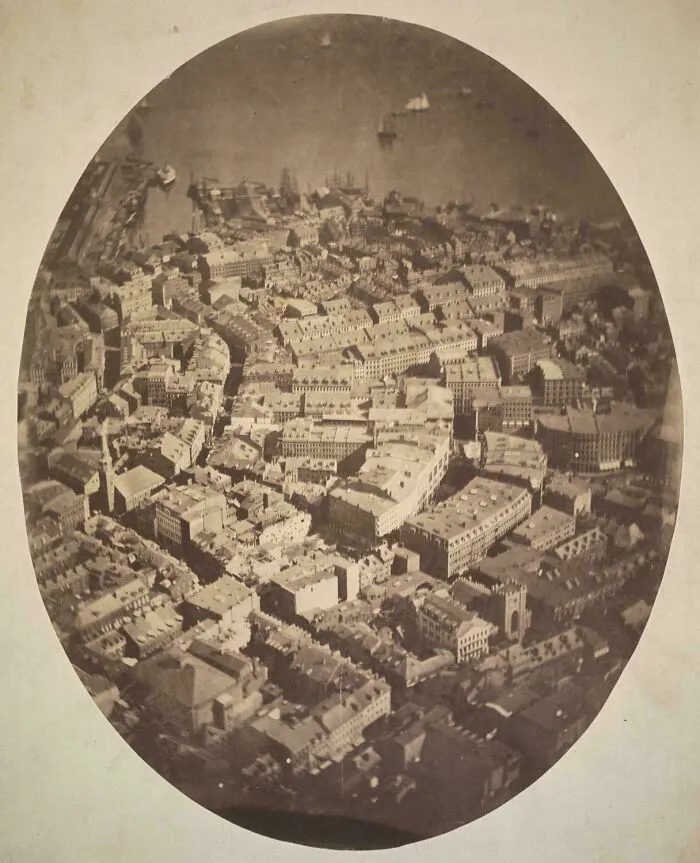 La fotografía aérea más antigua que aún se conserva en el mundo fue tomada en Boston (1860).
