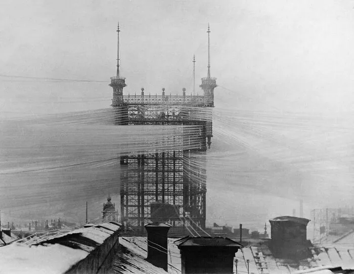 Un "Telefontornet" congelado en Malmskillnadsgatan 30 en Estocolmo, alrededor de 1890