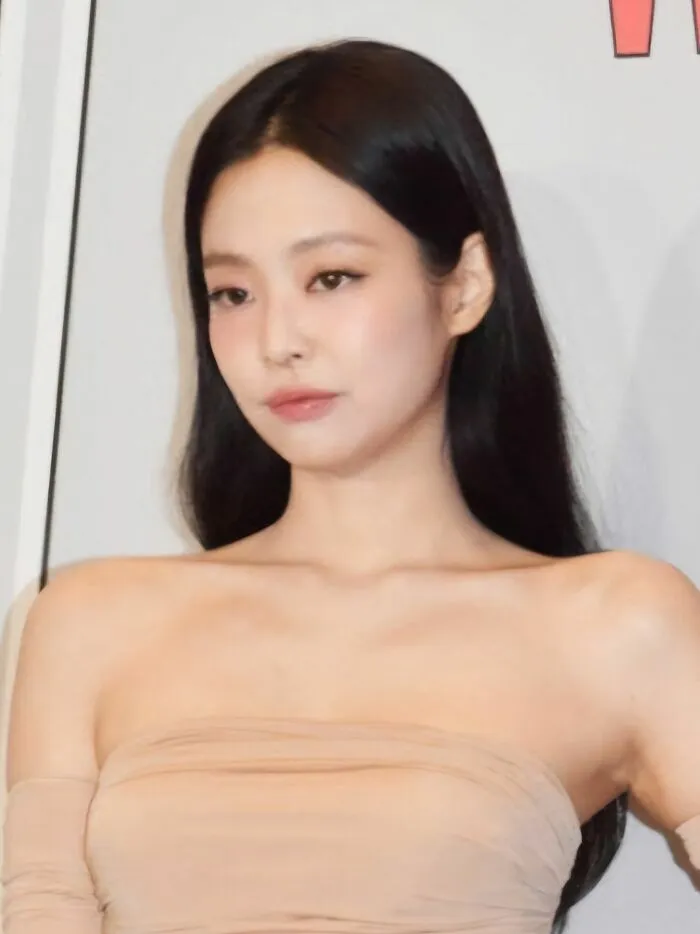 Singer Jennie, 30