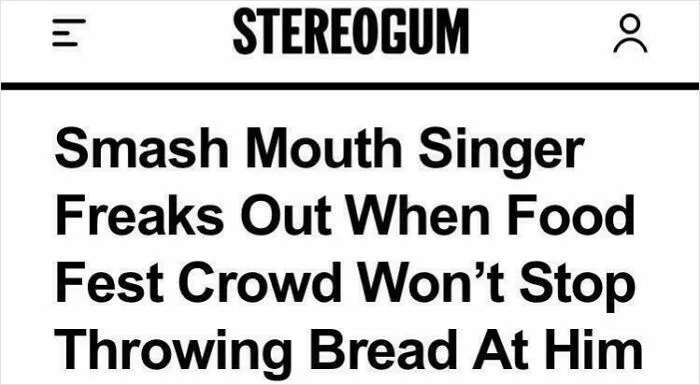 Headline from Stereogum about a wild incident involving Smash Mouth singer reacting to food fest crowd throwing bread.