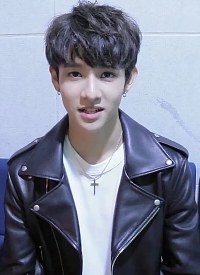 Singer Samuel, 24