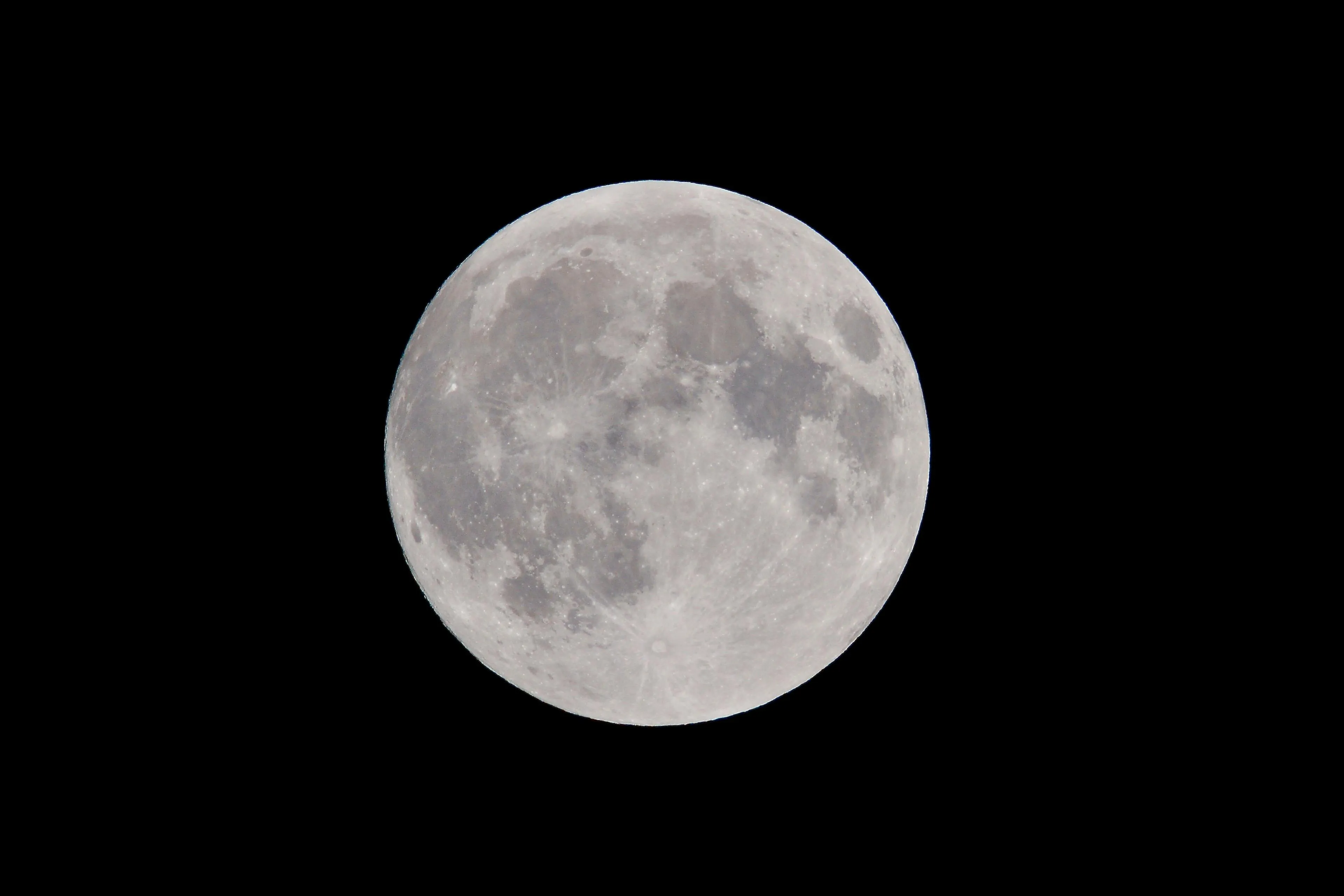 Close-up of the Moon’s surface in space illustrating science general knowledge about mass changes on the Moon.