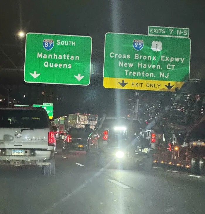 This Idiot In Front Of Me Blinding All The Traffic Behind Him With His LED Lights