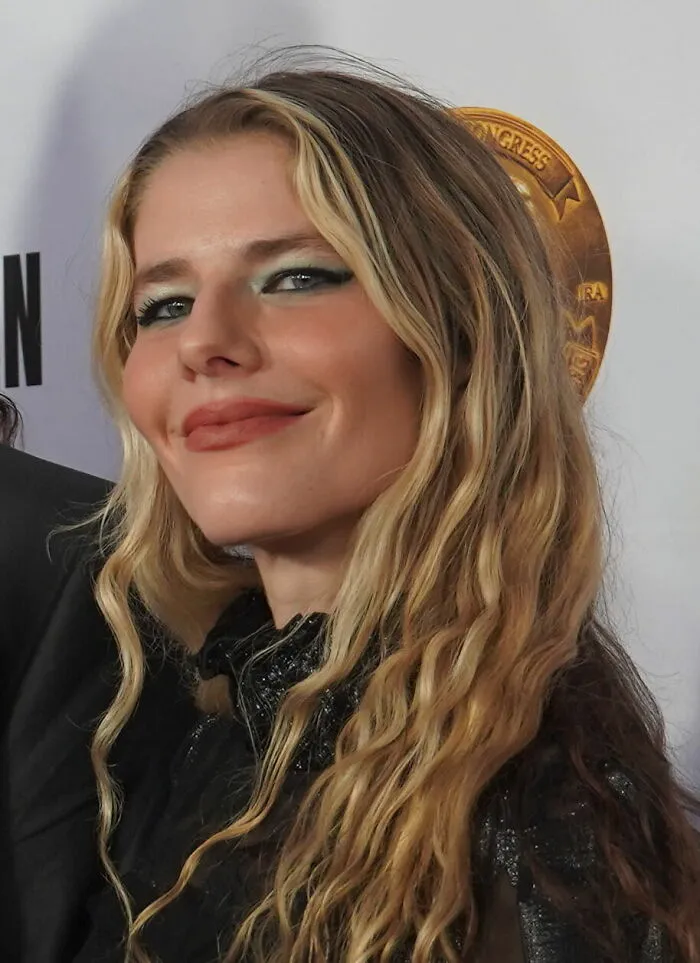 Singer-Songwriter Katy Rose, 39