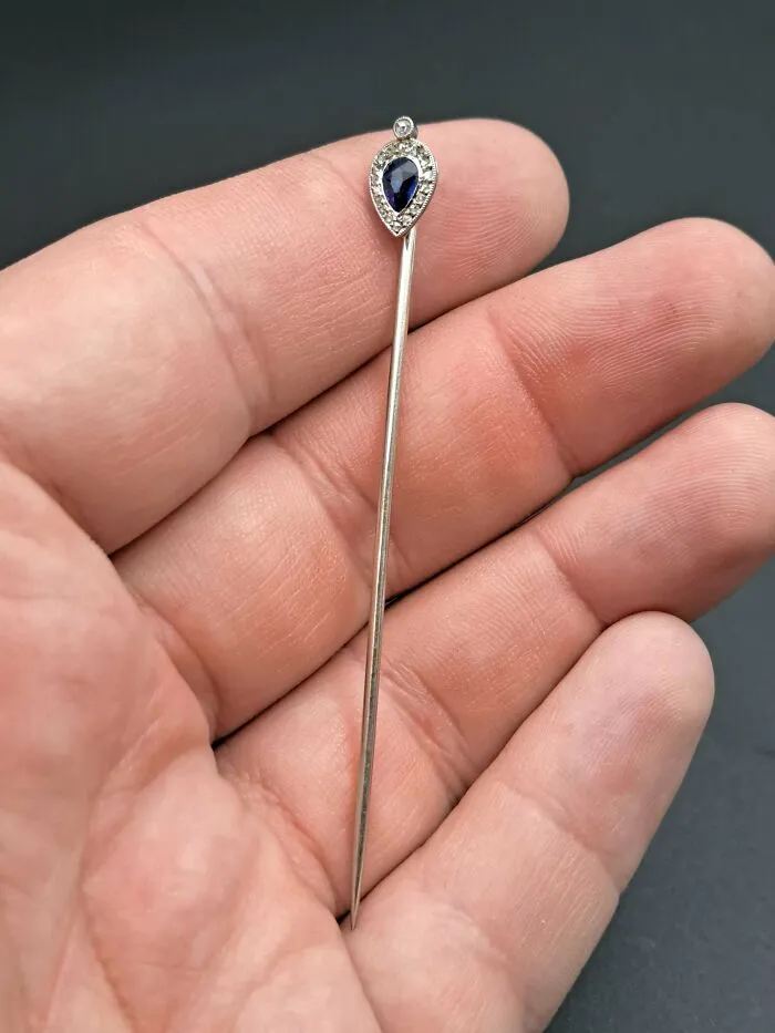 Encontré un broche de solapa Cartier New York de platino, zafiro y diamantes este fin de semana por 5 dólares.