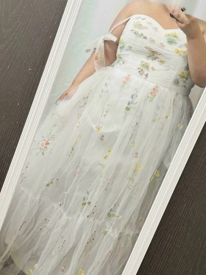 Puede que haya comprado mi posible vestido de novia de segunda mano por 10 dólares :)