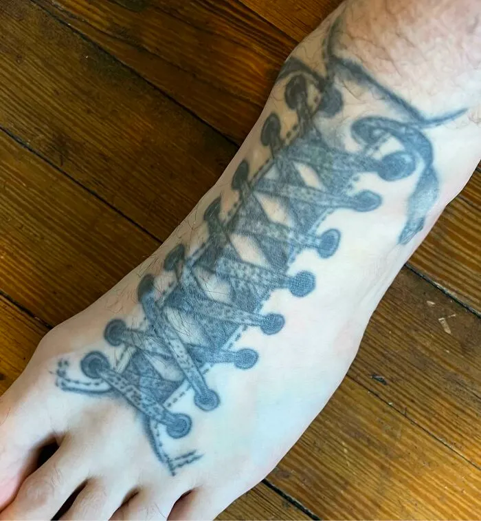 Mi primer y único tatuaje. Me pareció una buena idea cuando tenía 18 años (2002).
