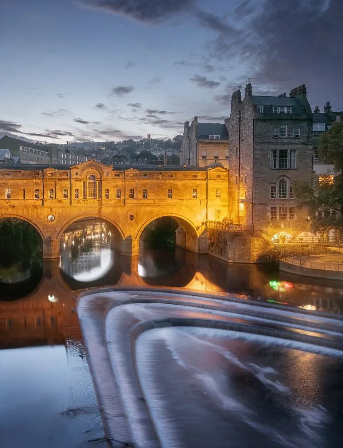1774 Pulteney Bridge Over The River Avon Designed By Robert Adam (1728 – 1792) In The Palladian Style With Shops Across Its Full Span, Bath, England