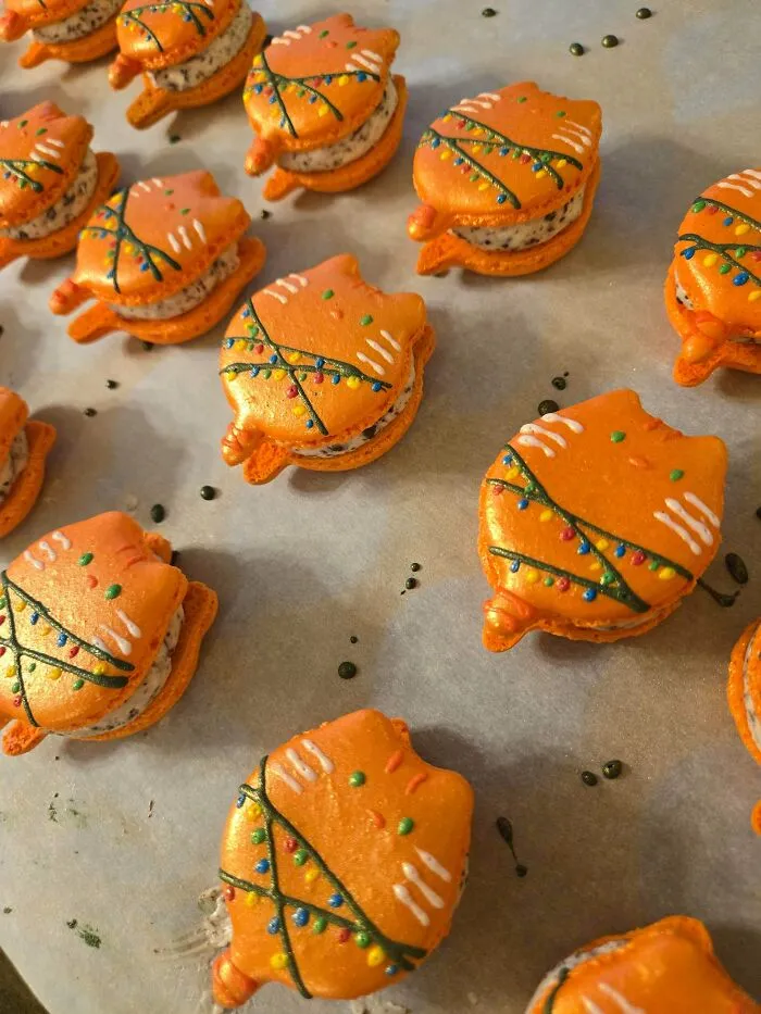 Holiday Cat Macarons!