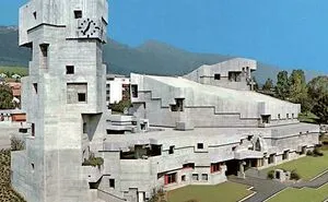 “Evil Lair”: 93 Buildings With Bold Designs That Are Impossible To Ignore (New Pics)