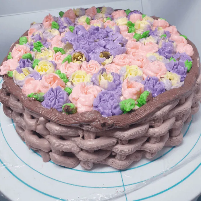 Husband Made Me A Birthday Cake! (He Doesn't Bake And Never Piped Or Made Buttercream Before)