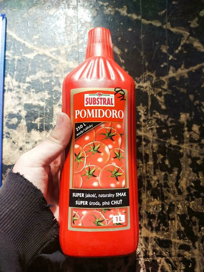 Esta mezcla de nutrientes para jardinería parece kétchup.
