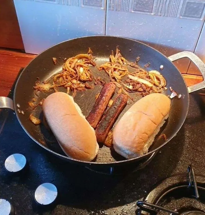 Housemate Refuses To Package Or Refrigerate Their Food And Leaves It On The Stove For Days