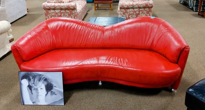 84 Small Mysteries That People Have Just Accepted That They’ll Never Be Able To Solve