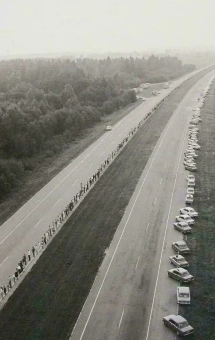 In 1989, 2 Million People From Latvia, Estonia And Lithuania Formed A Human Chain That United All 3 Countries To Show The World Their Desire To Leave The Soviet Union. Here Is One Segment Of That Chain