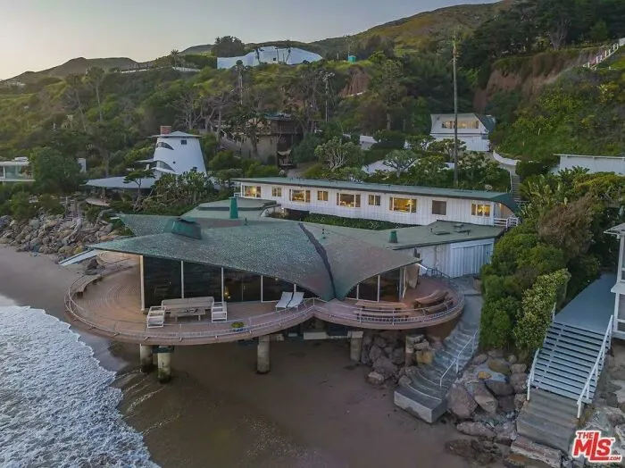 Karlie Kloss and Joshua Kushner’s Beachside Paradise