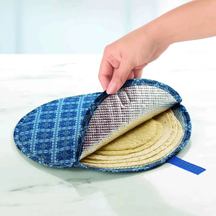 Tortillero, que se usa para mantener las tortillas calientes mientras comes. México