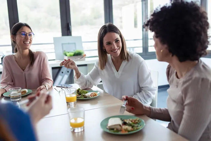 Online Thread Asked For The Dumbest Office Rules, And These 38 Answers Are A Corporate Nightmare