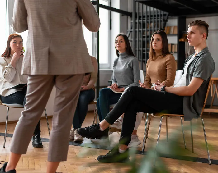 Online Thread Asked For The Dumbest Office Rules, And These 38 Answers Are A Corporate Nightmare