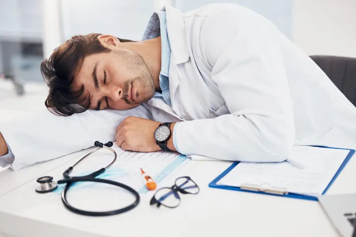 20 Médicos comparten cosas poco éticas que han visto en su profesión