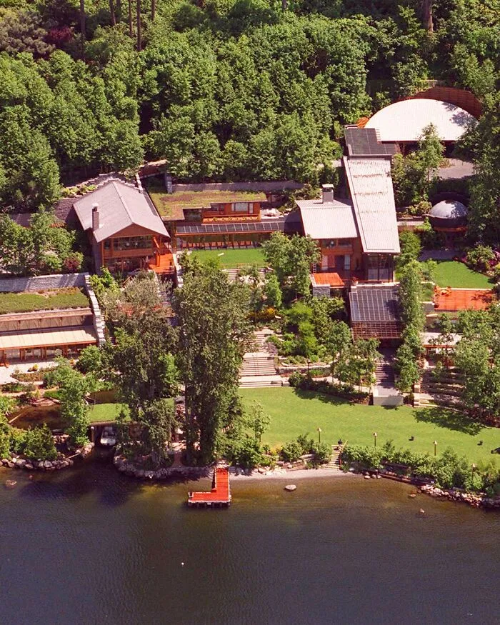 Bill Gates’ Sentient Tech Sanctuary