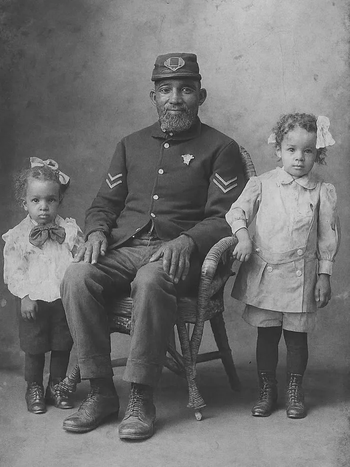 A Civil War Veteran In A Photo Surrounded By His Grandchildren, In 1900