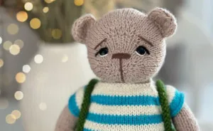 I Photograph The Teddy Bears I Knit Like Little Characters (5 Pics)