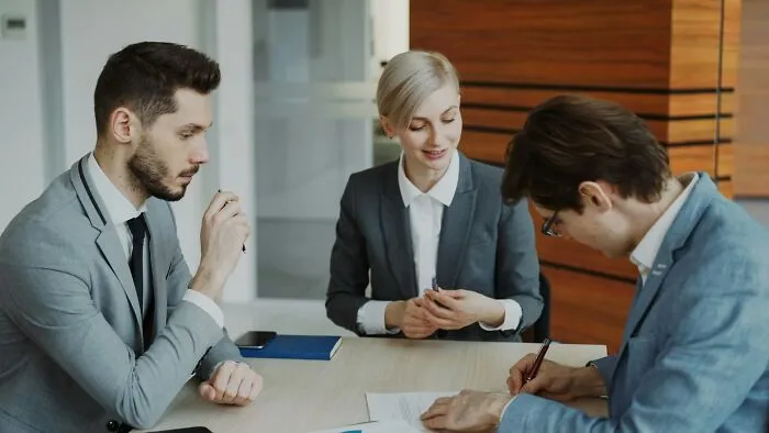 30 Juicy Stories From Folks Who Work In “Boring” Industries That Will Probably Surprise You