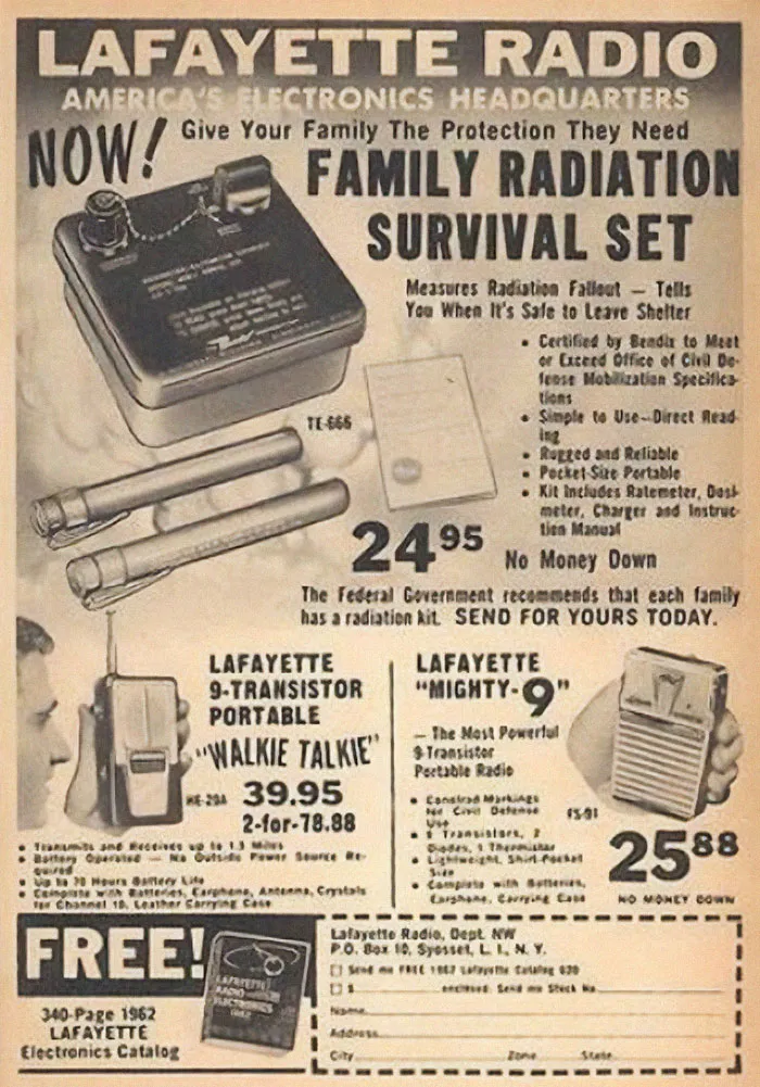 Anuncio vintage de productos electrónicos antiguos como radio para supervivencia familiar y walkie talkie portátil.