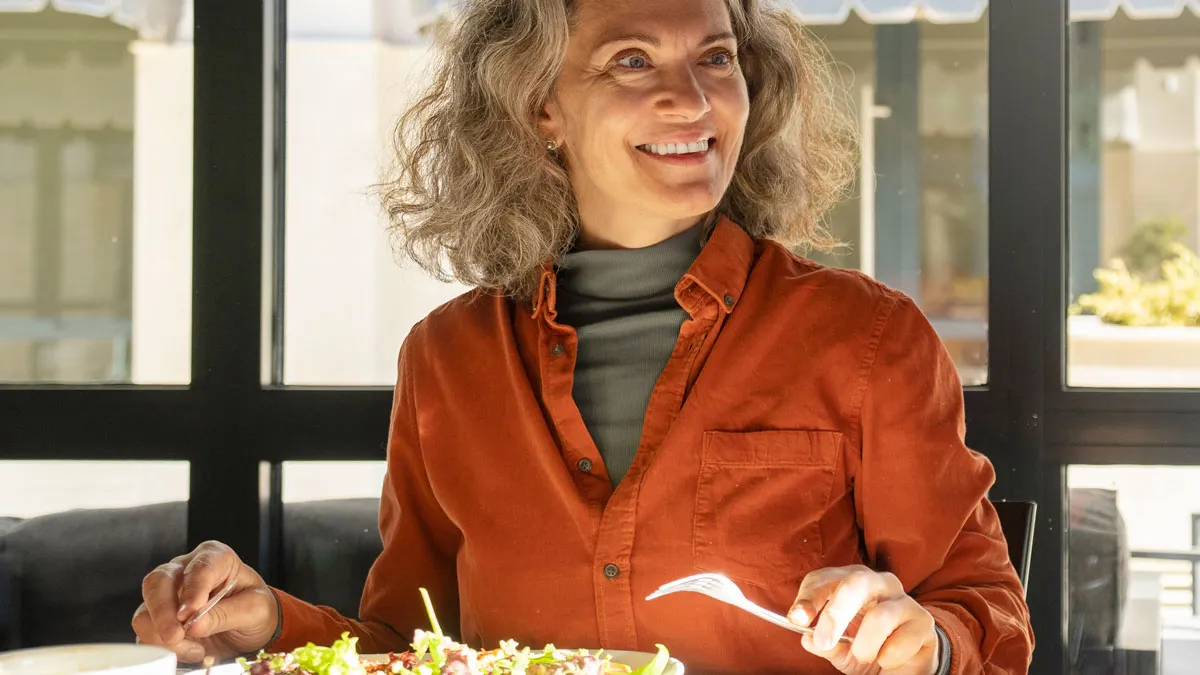 Woman Refuses To Let Her Vegan Friend Control Every Night Out, Finally Claps Back: “It Was Disgusting”