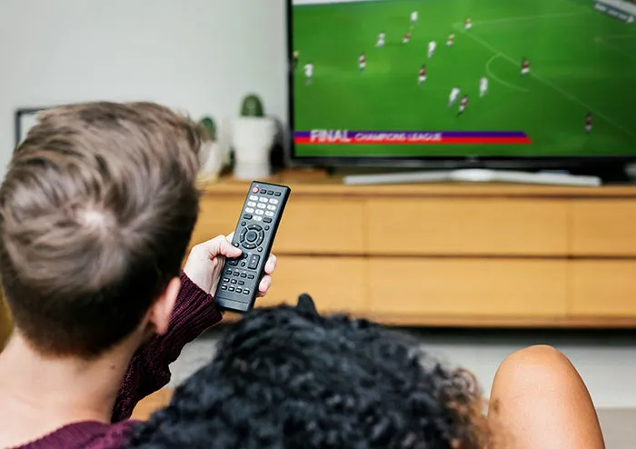 48 Guys Get Real About Female Traits That Women Think Would Win A Man Over, But Won’t