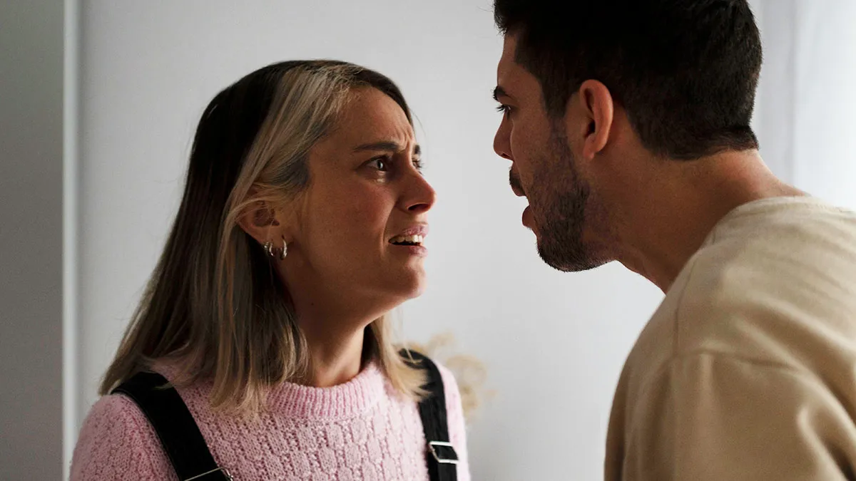 Man Loses It When GF Can’t Comprehend That His Business Trip Is Not Their Romantic Getaway