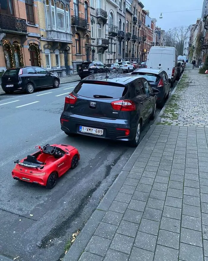 95 Bizarre Photos That Perfectly Encapsulate What It’s Like To Live In Brussels