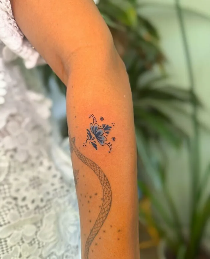 Inspired By The Old Dutch Tradition, I Started Bringing Delft Blue To Tattoos (28 Pics)